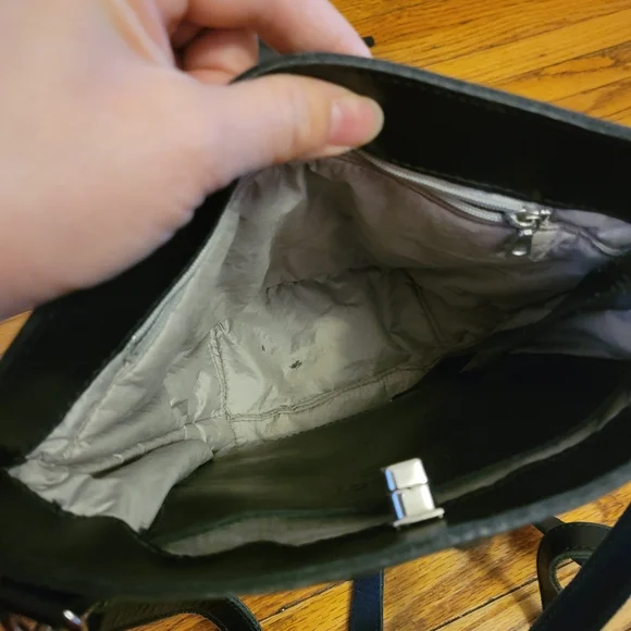 As Is MO851 Canadian Black Leather Bucket Style Crossbody Bag - Picture 5 of 12